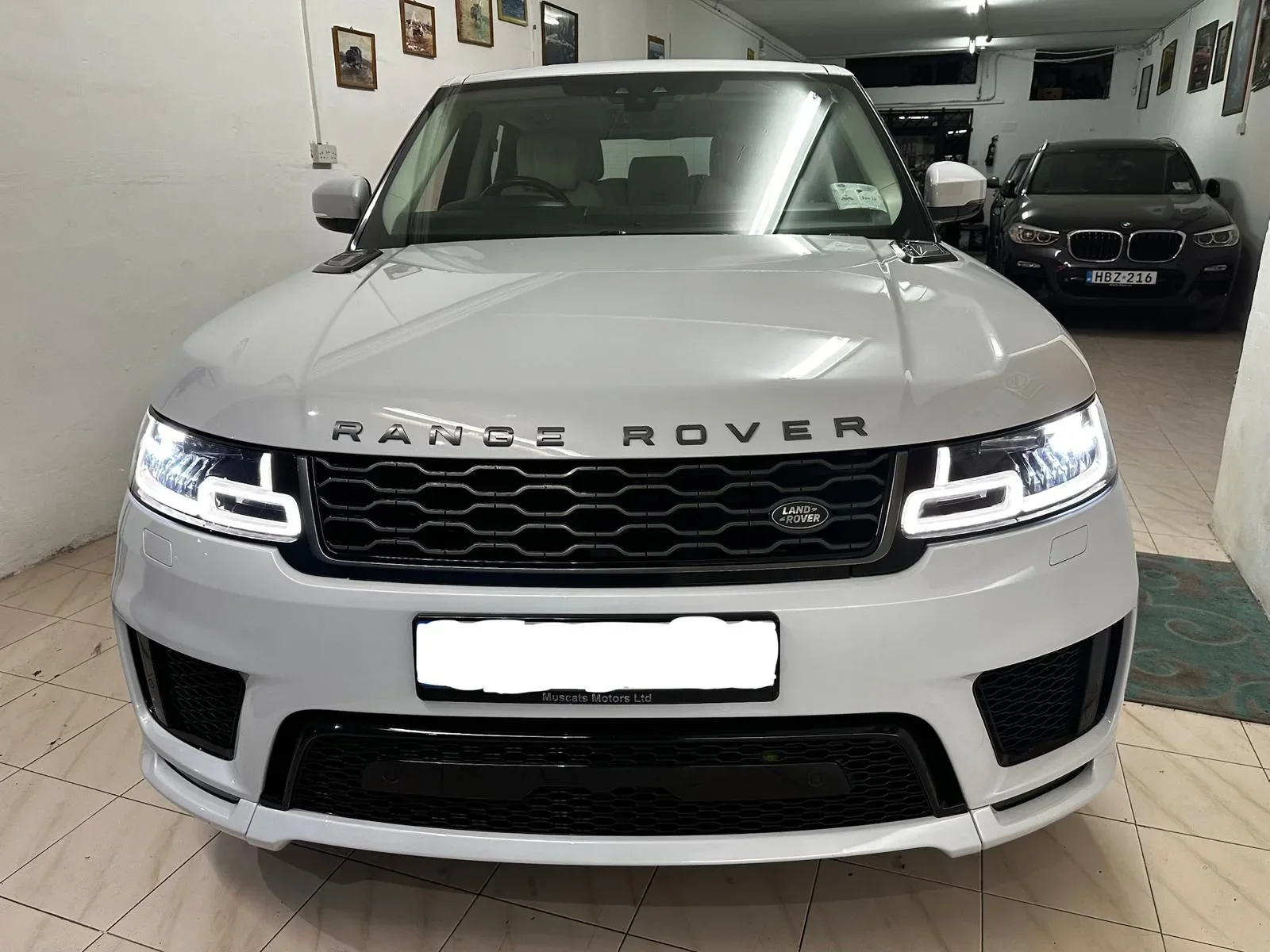 2020 Range Rover Sport HSE - image 1