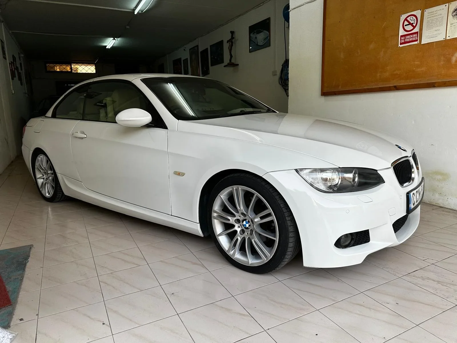 2010 BMW 320d M Sport - image 1